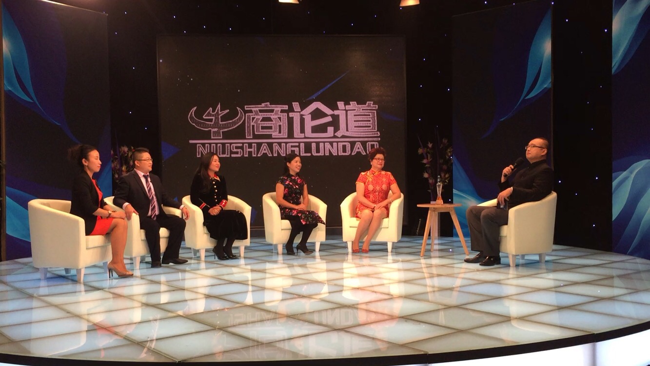 麻豆成人电影化工总经理张文与各位专家 节目录制现场